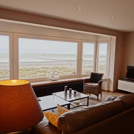 Apartment In Nieuwpoort With Ocean Views, Cleaning Included Lägenhet *