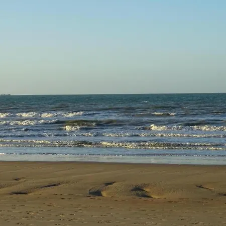Apartment In Nieuwpoort With Ocean Views, Cleaning Included